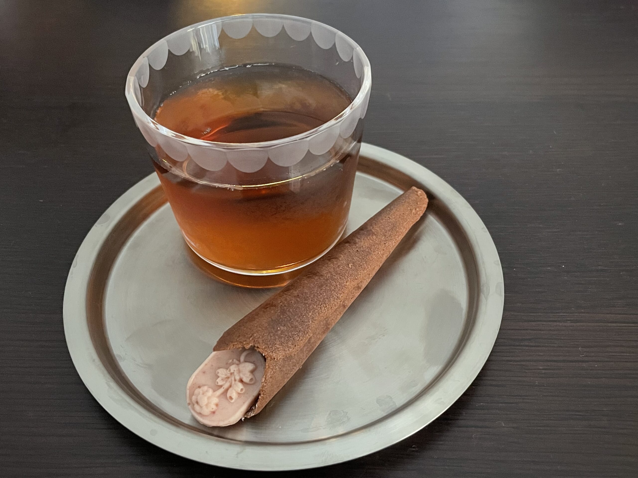 ワタナベマキさん×家事問屋のコラボのステンレス製蓋をソーサー代わりに