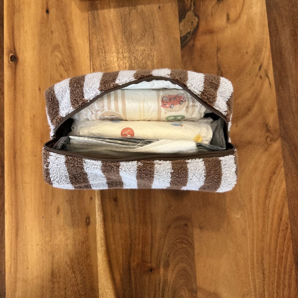 ポーチ　スリーコインズ　シマシマ　おむつポーチ