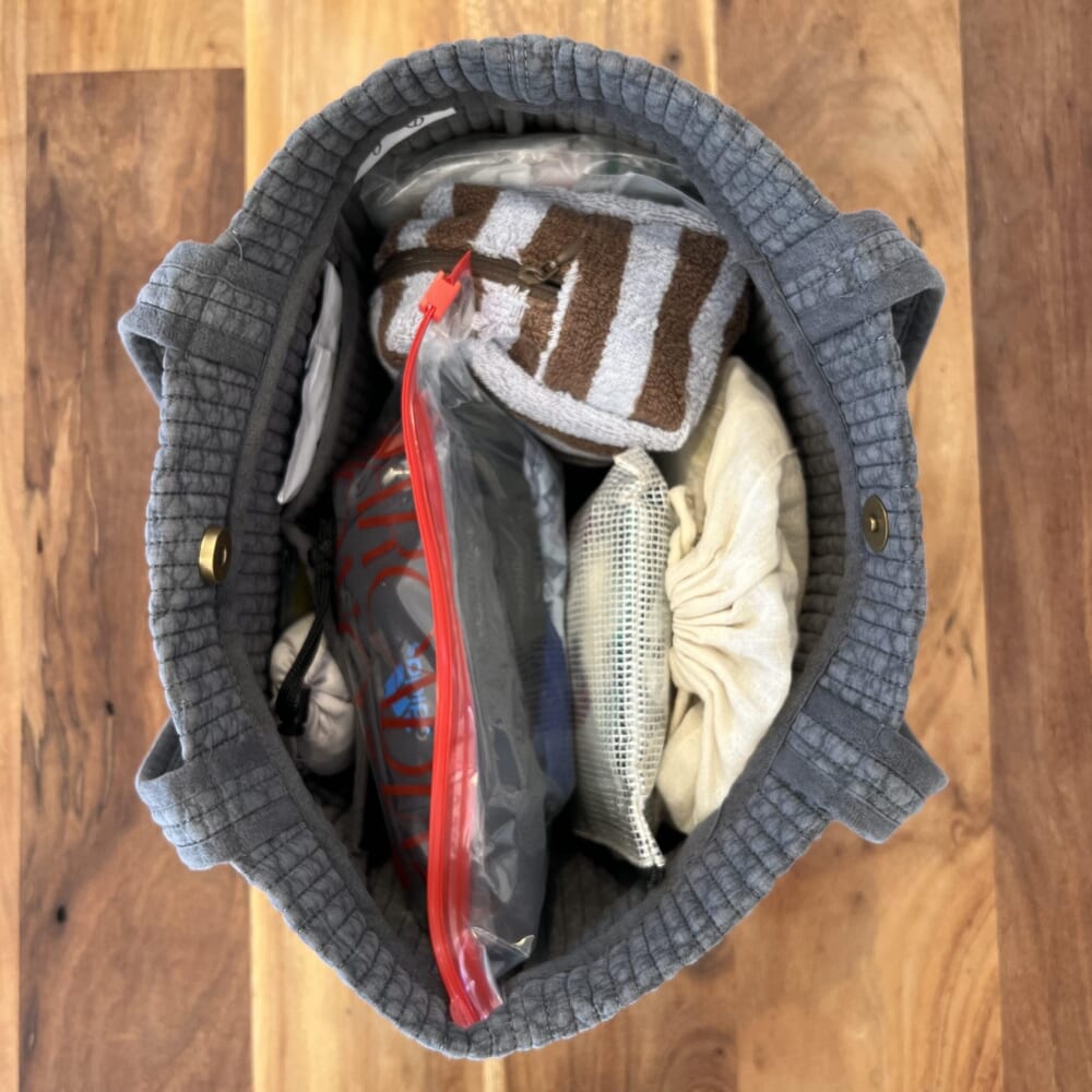 ポーチ　スリーコインズ　シマシマ　ママバッグ