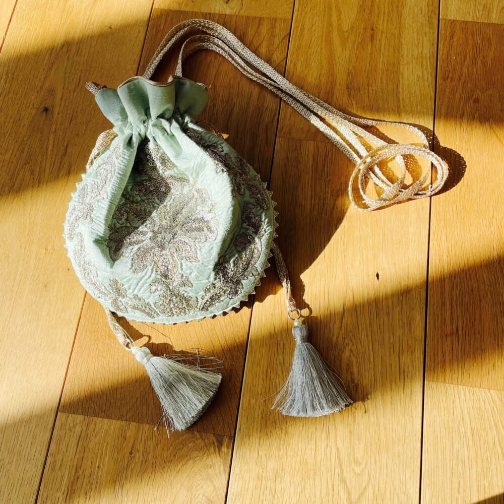 Embroidery Drawstring Shoulder Bag　ヌキテパ　