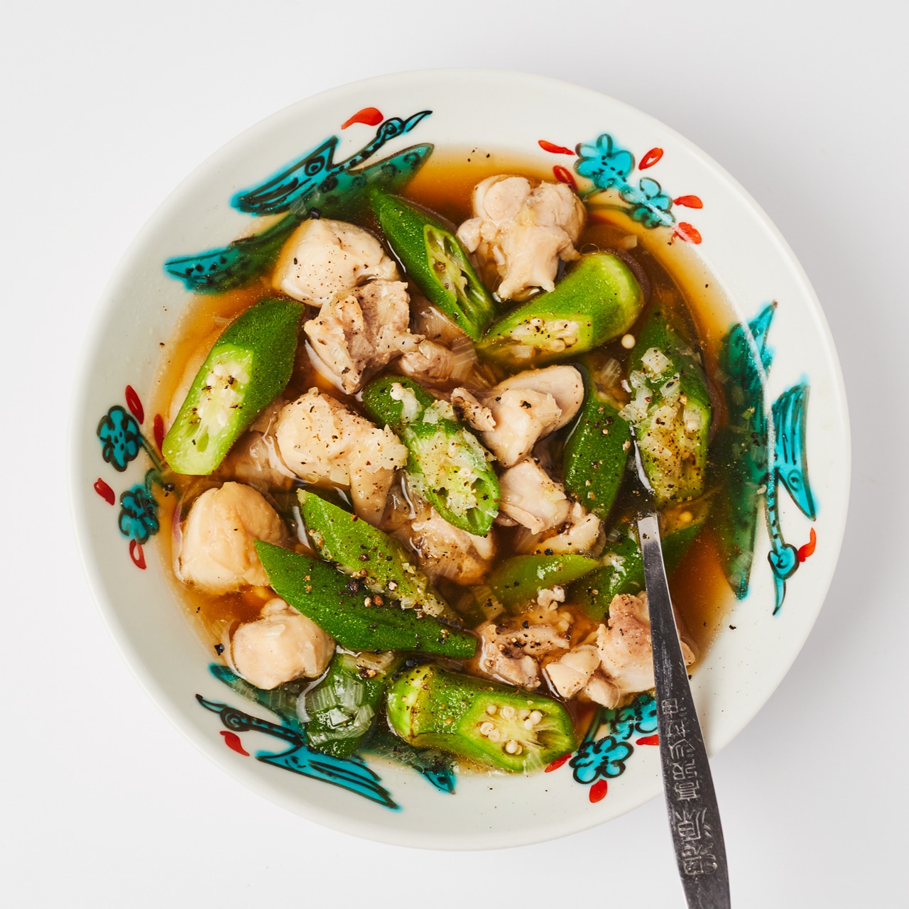 鶏もも肉とオクラの台湾風こしょうスープ