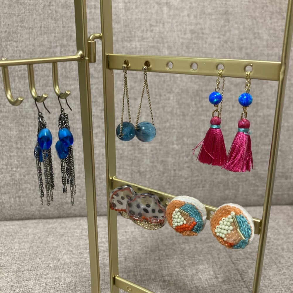 ビーズアクセサリー ピアス LEE100人隊2年目