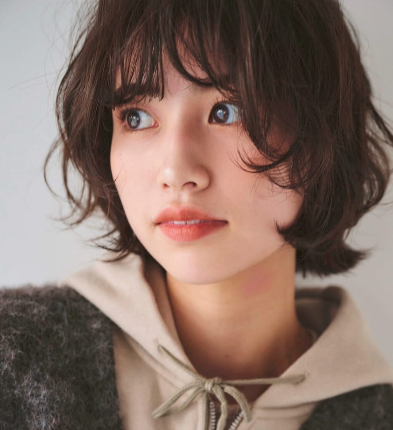 血色感が上がるモカブラウンの抜け感たっぷりレイヤーボブ メインカット