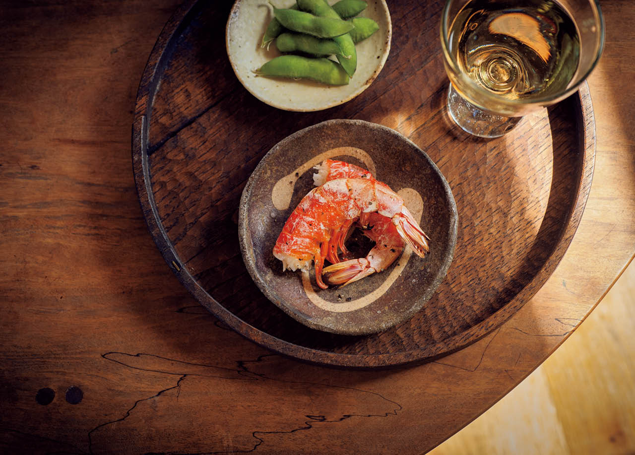 プリミティブな文様で小さなおつまみも特別な装い