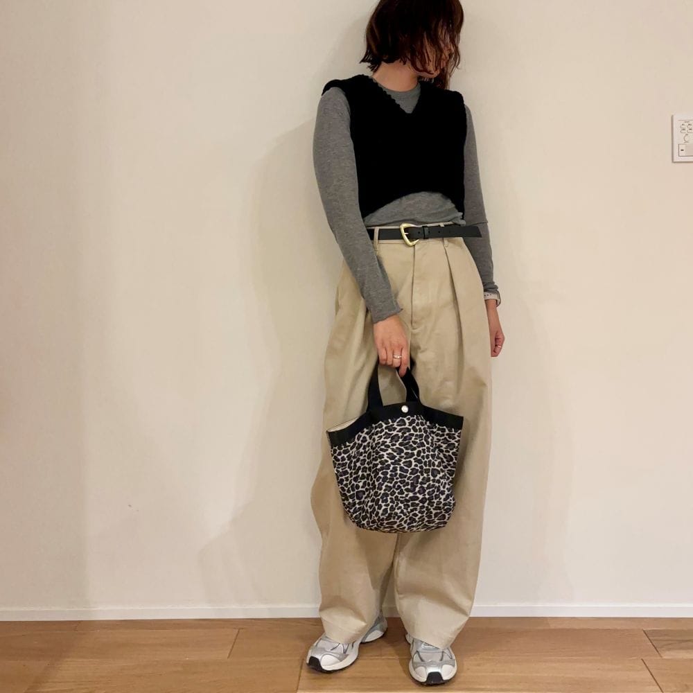 私服 コーデ スニーカー