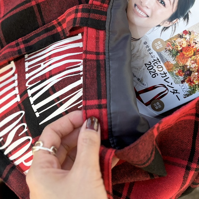 LEE1・2月号付録マッキントッシュ フィロソフィー「大人のチェック柄BIGトート」の裏地が見える写真