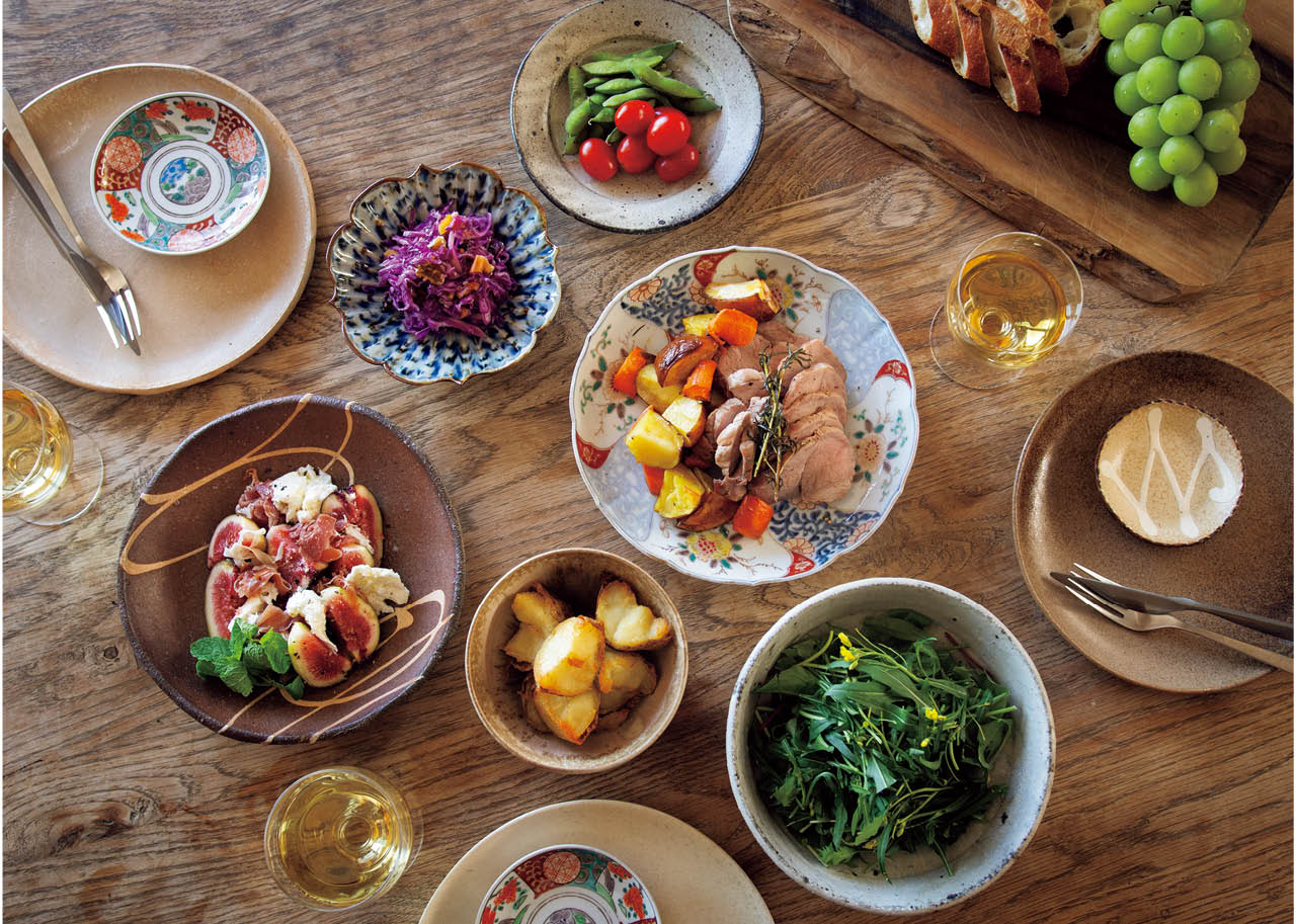 印象的な絵皿には、食材の色を生かしたシンプルな料理で