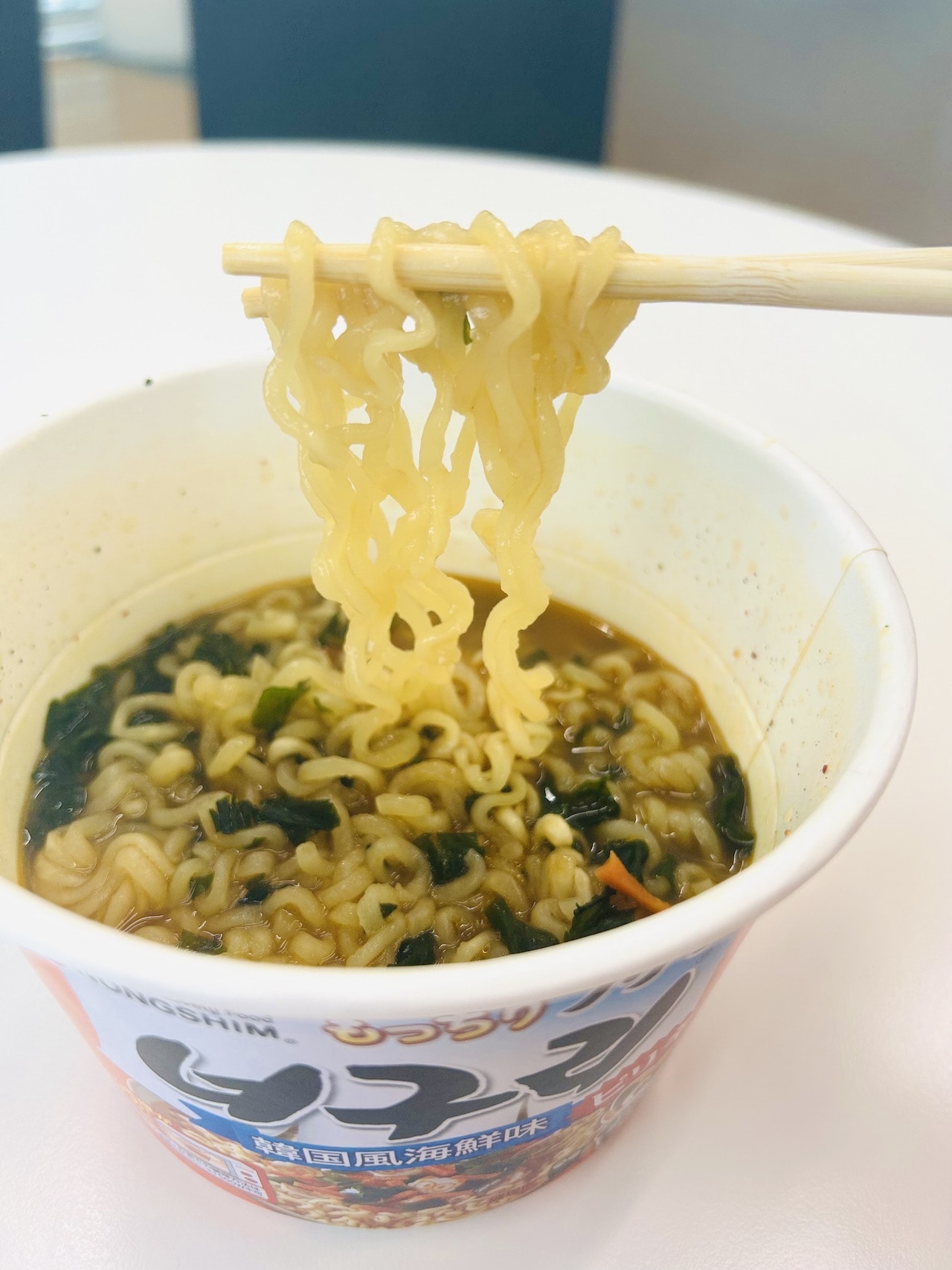 【農心】もっちりノグリ 韓国風海鮮味 カップ(ピリ辛)を実食