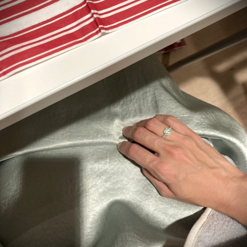 エメラルドグリーン