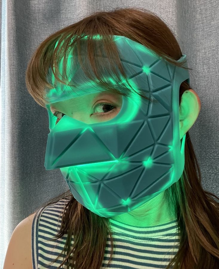 【ヤーマン】ブルーグリーンマスクリフトを使用