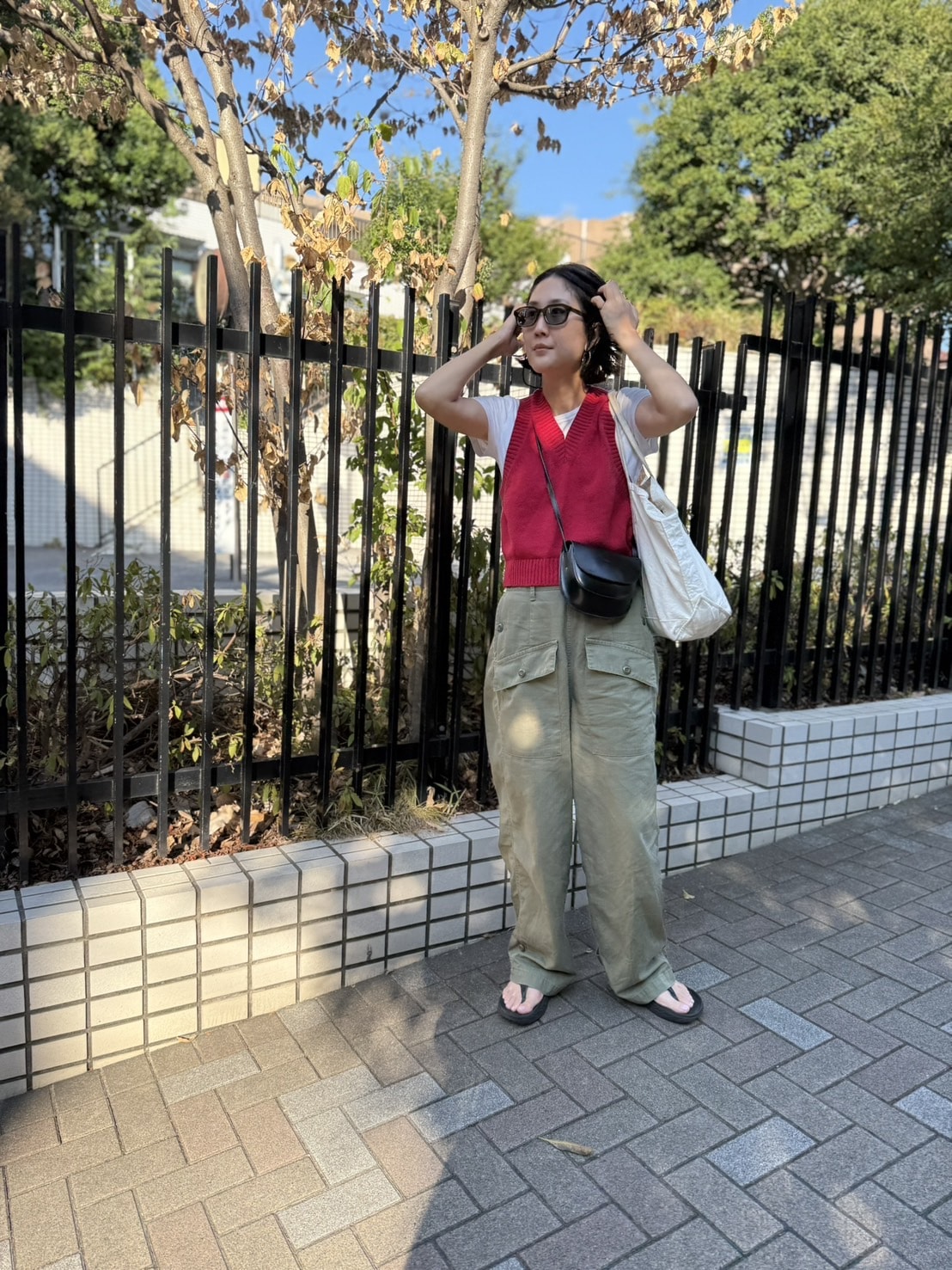 高橋美帆さんベストバイ2025 (5)カレンソロジーの「&RC ヴィンテージライクカーゴパンツ」夏の着こなし