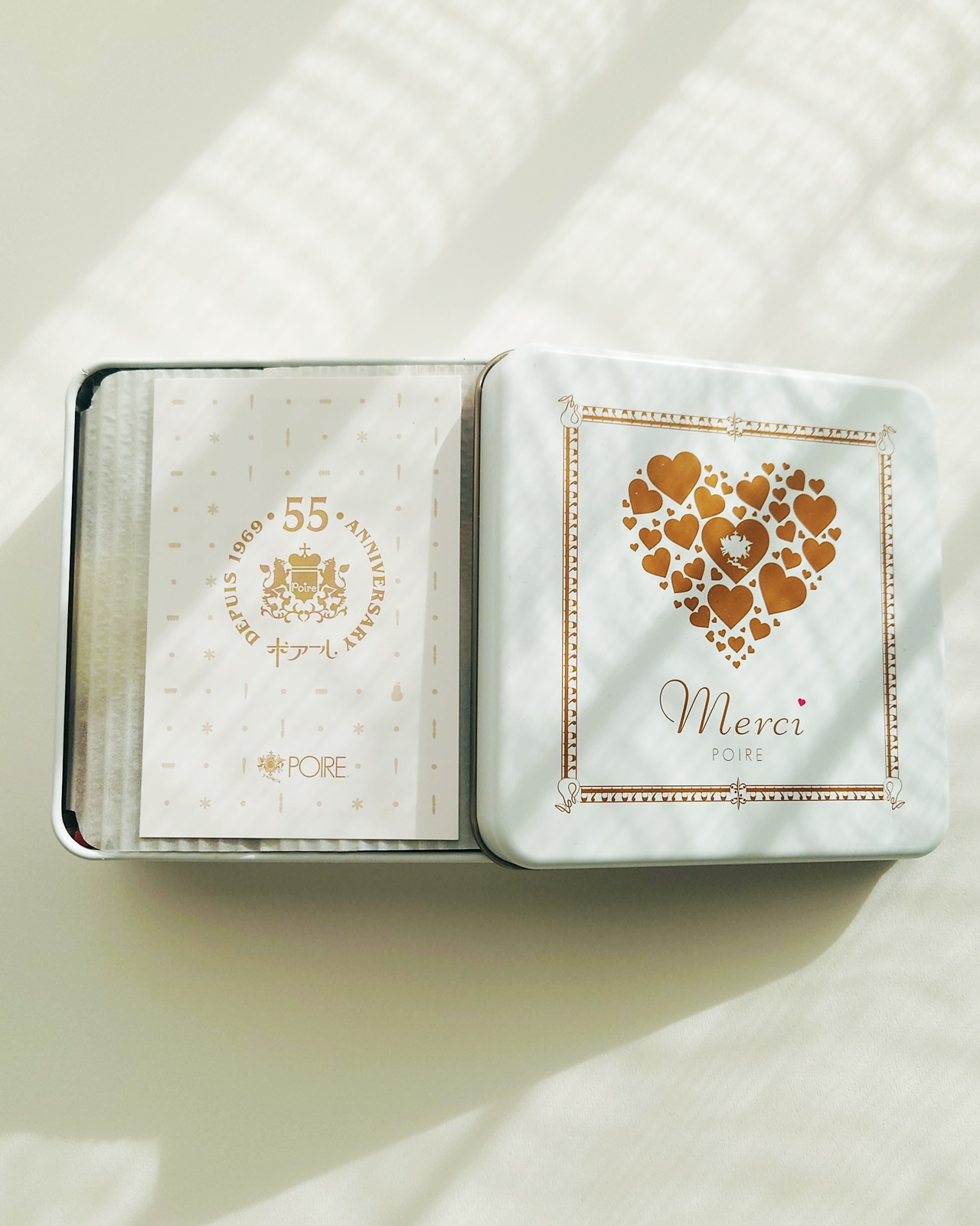 POIREのクッキー缶「MERCI」を開封