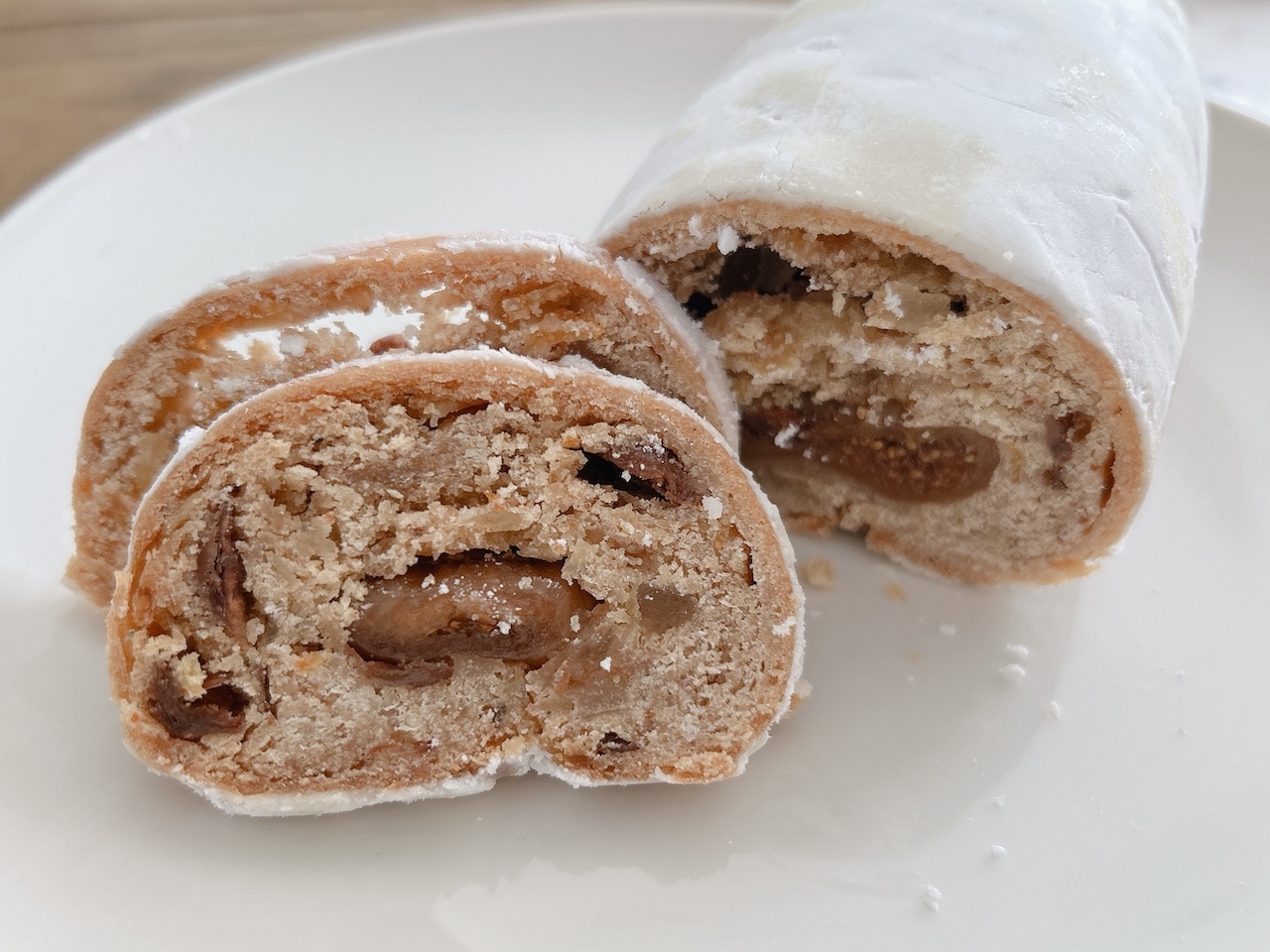 ディーン&デルーカ「プレミアムシュトーレン フィグ&クラフトジン」断面