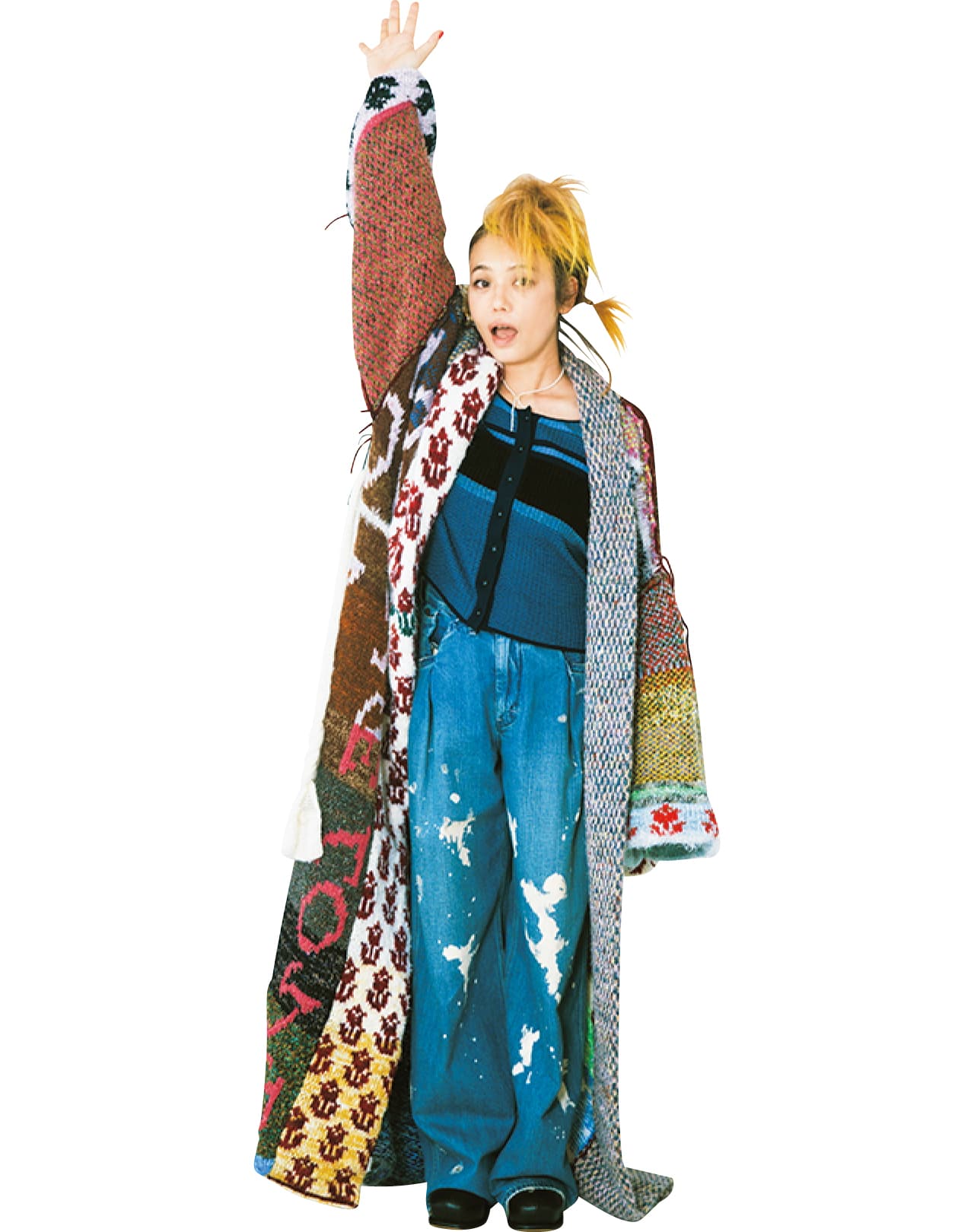 手を挙げているCharaさん