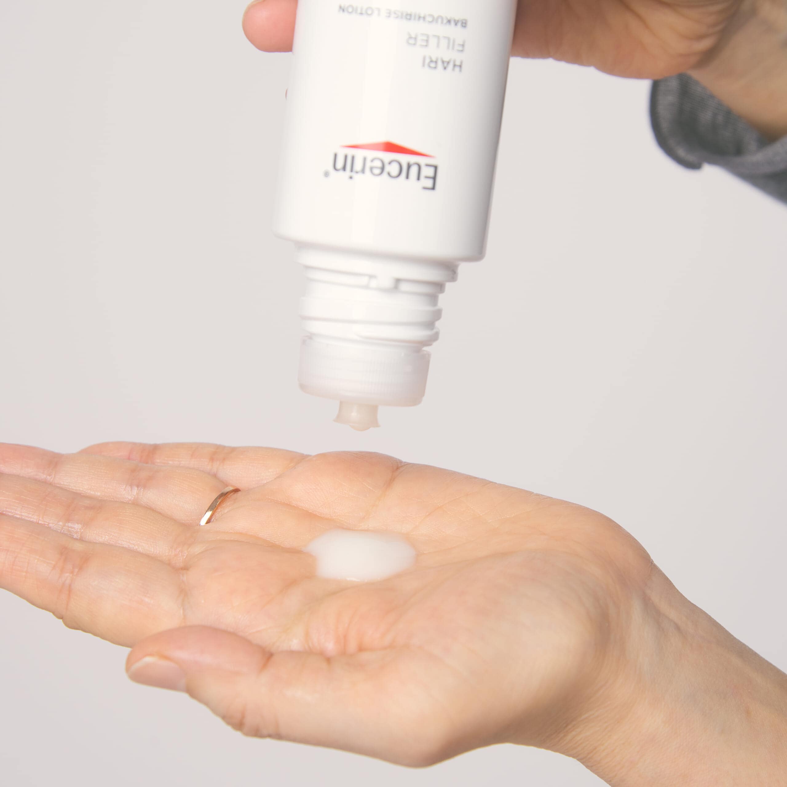 ユーセリン ハリフィラー バクチライズローション<化粧液> のテクスチャー。