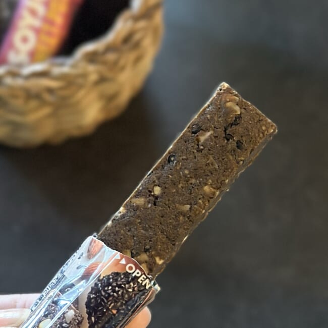 「SOYJOY 黒ゴマ」と「SOYJOYサツマイモ」