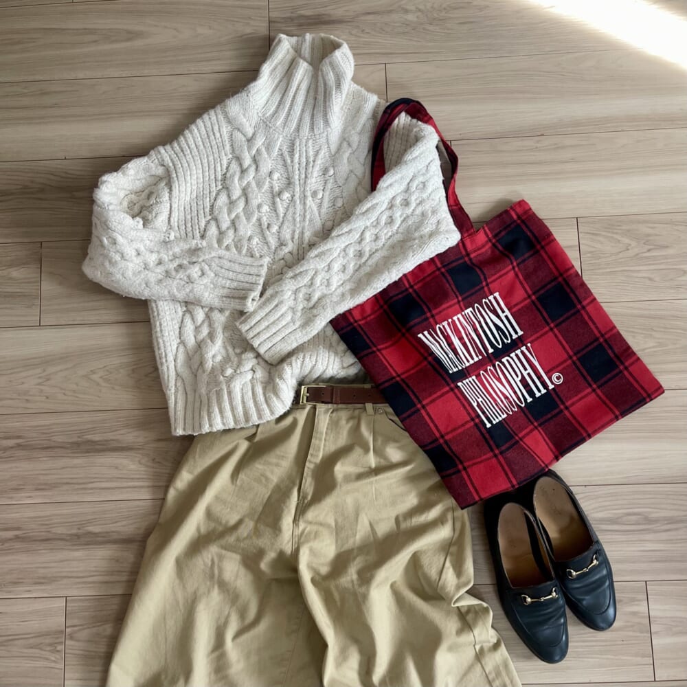 ニット チノパン トートバッグ 冬のコーディネート 40代ファッション