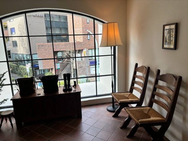 東京・恵比寿のTOUT Y EST(トゥティエ)に飾られたコキーバケツバッグの写真