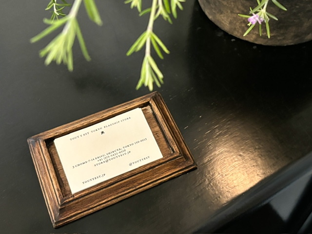 東京・恵比寿のTOUT Y EST(トゥティエ)のショップカードの写真