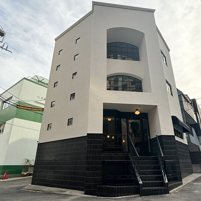 TOUT Y EST(トゥティエ)東京・恵比寿の店舗外観の写真