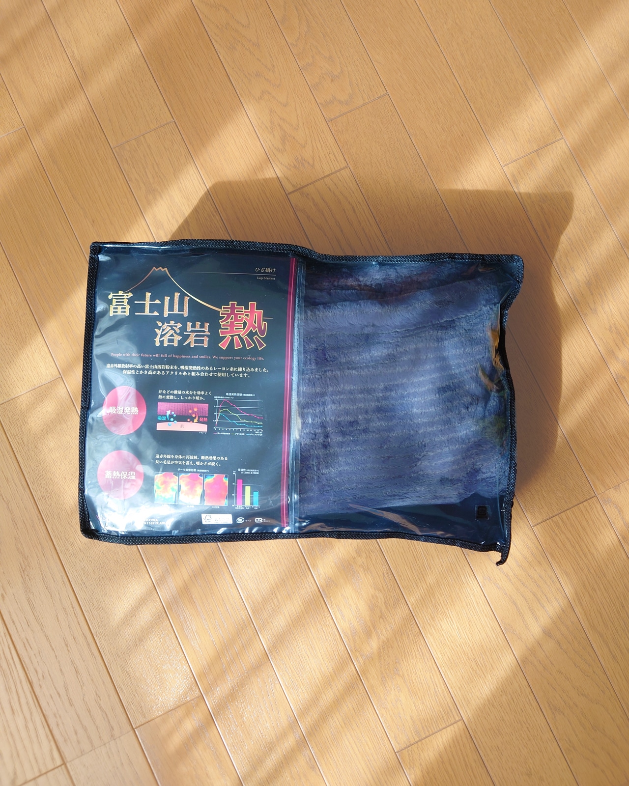 【昭和西川】Warm Liv 富士山溶岩熱ひざ掛け　パッケージ