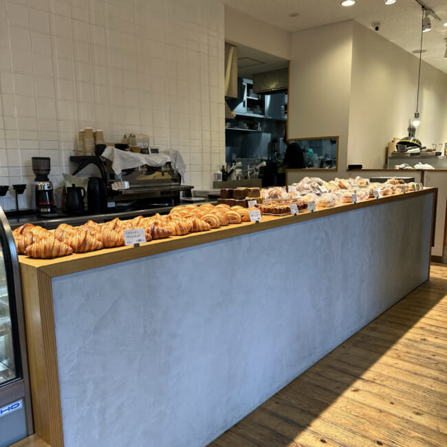 ベーカリー三三(さんさん)