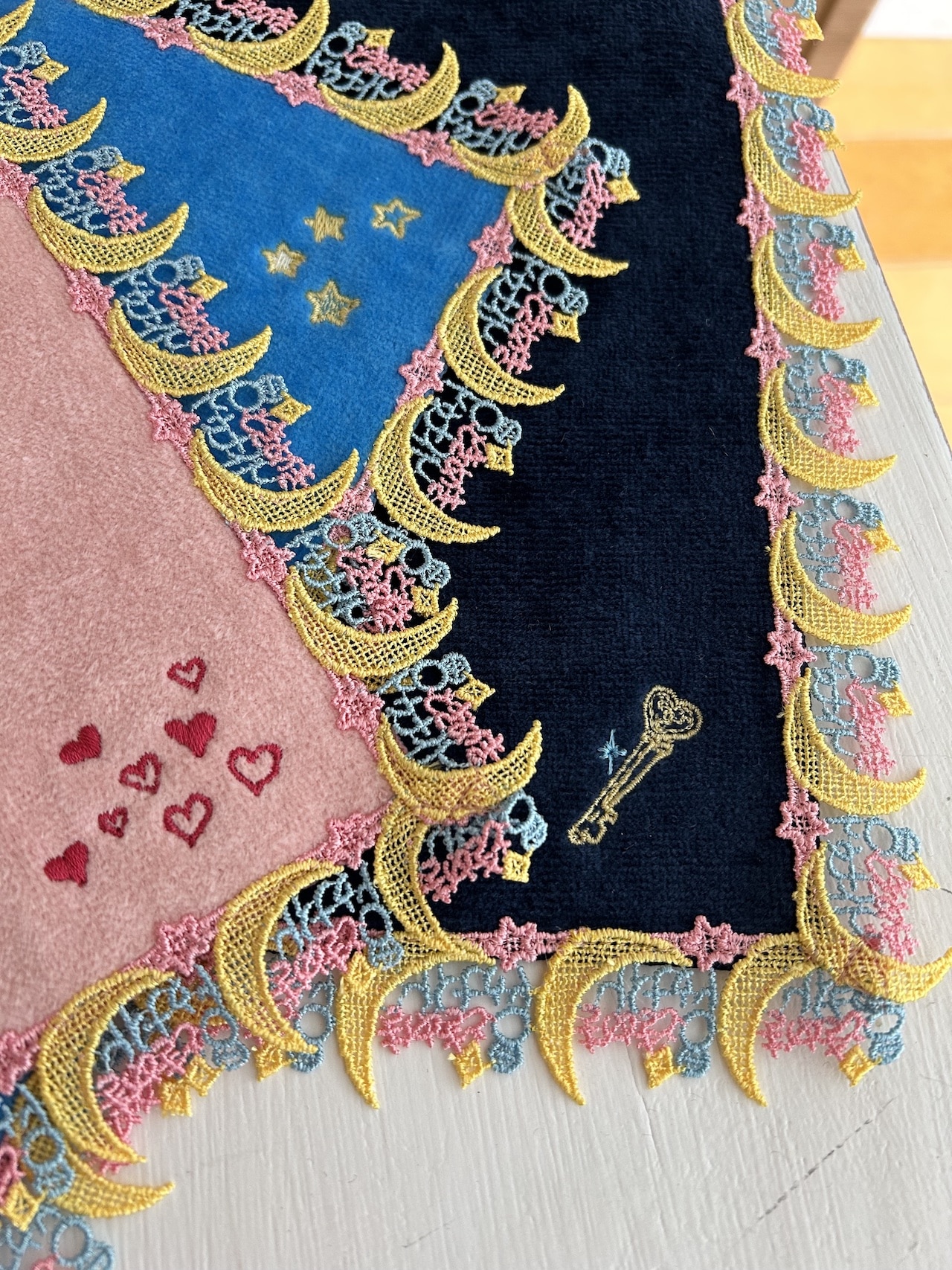 【ときめきトゥナイト×近沢レース店】コラボタオルハンカチ3色セット　デザイン