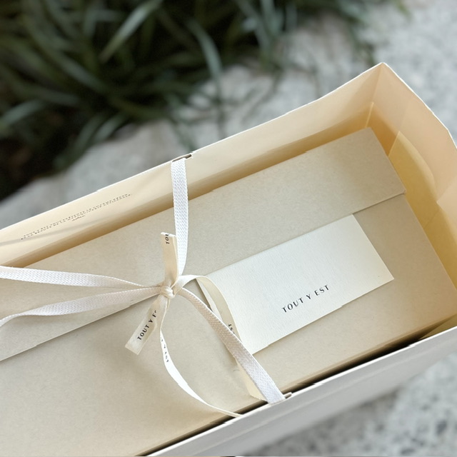 東京・恵比寿のTOUT Y EST(トゥティエ)で購入したバッグの包装の写真