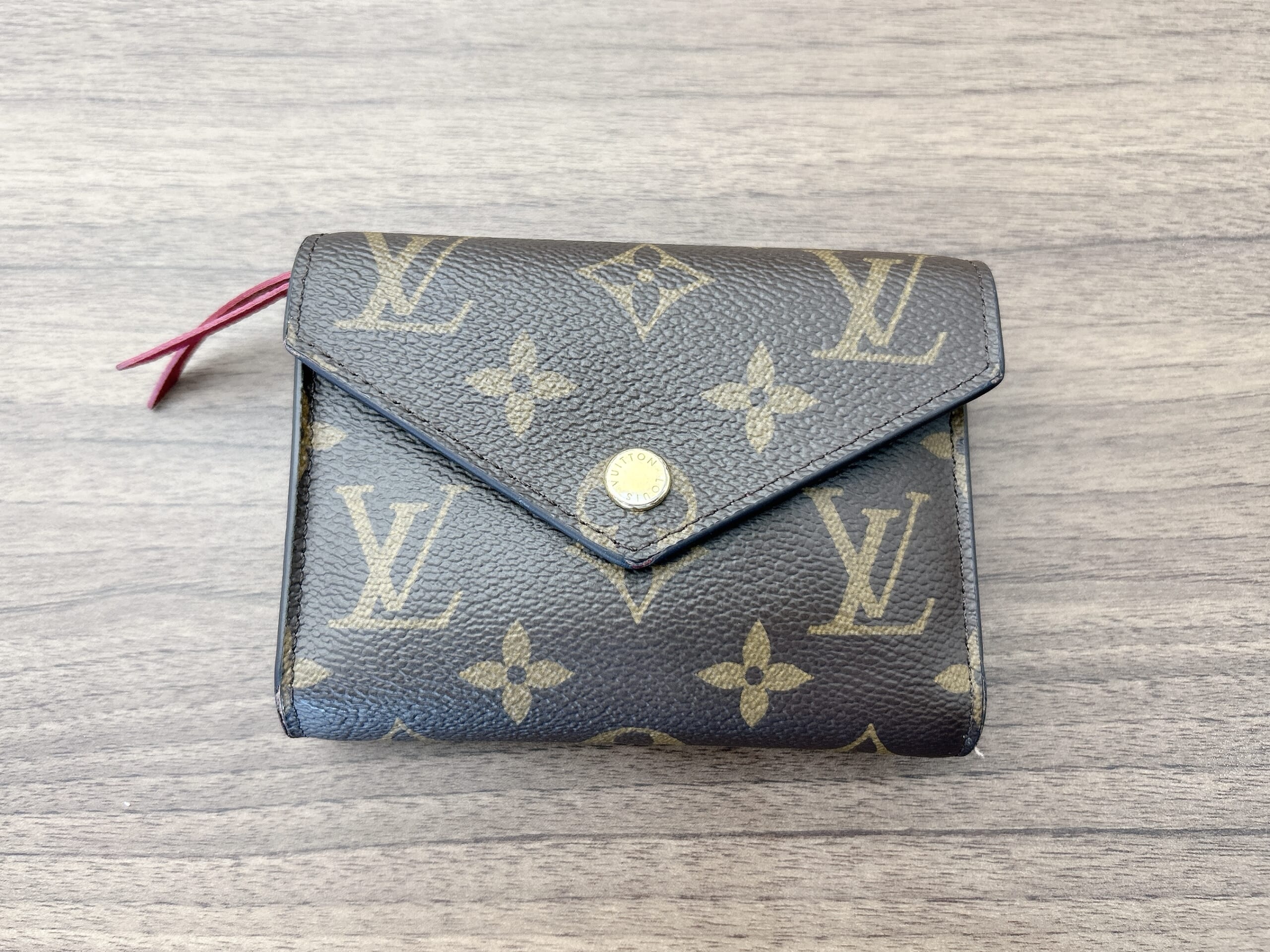 エディターM子の愛用財布ルイヴィトンのポルトフォイユ・ヴィクトリーヌ