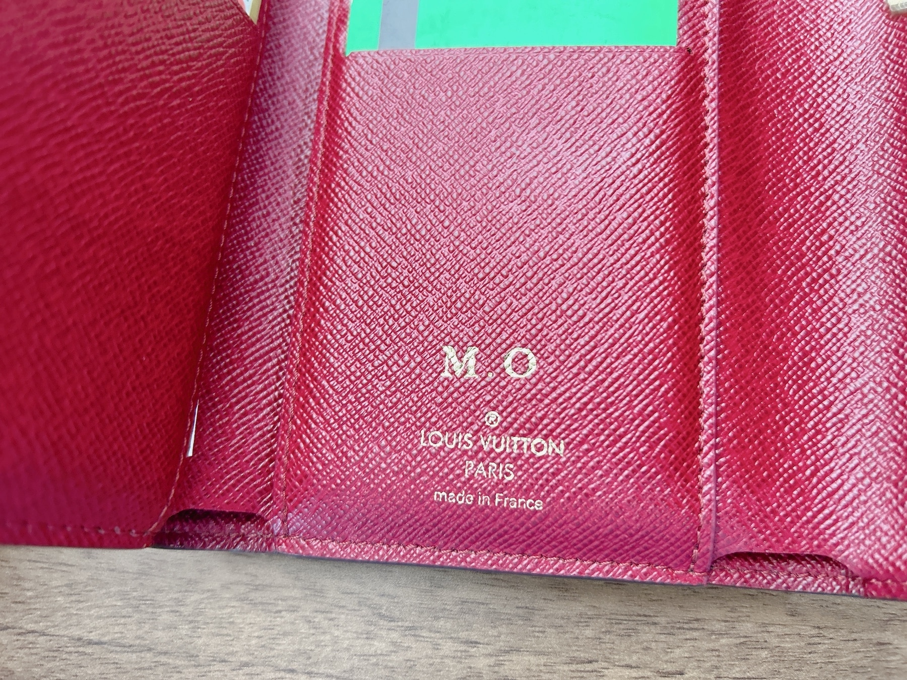 エディターM子の愛用財布ルイヴィトンのポルトフォイユ・ヴィクトリーヌのイニシャル刻印