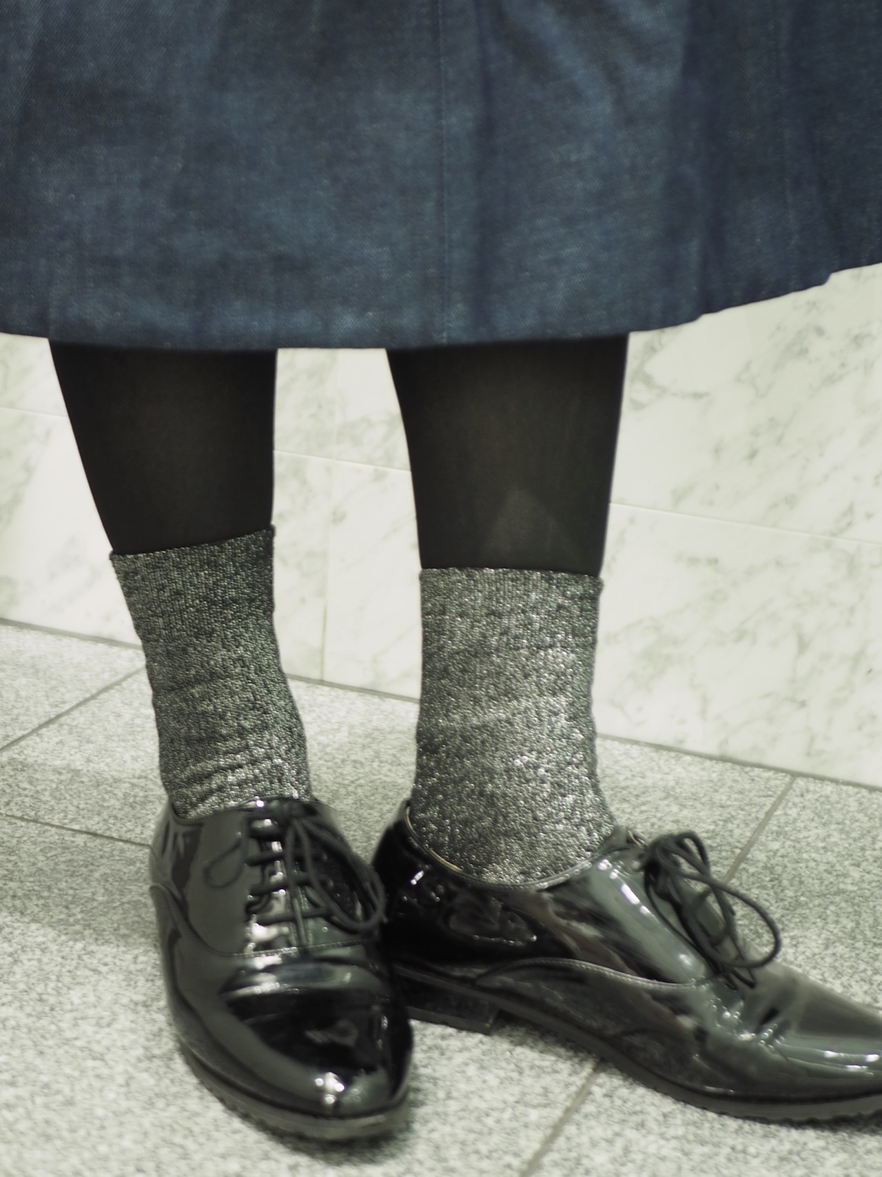 【ATSUGI（アツギ）】フェイクレギンス（110デニール・10分丈）を着用