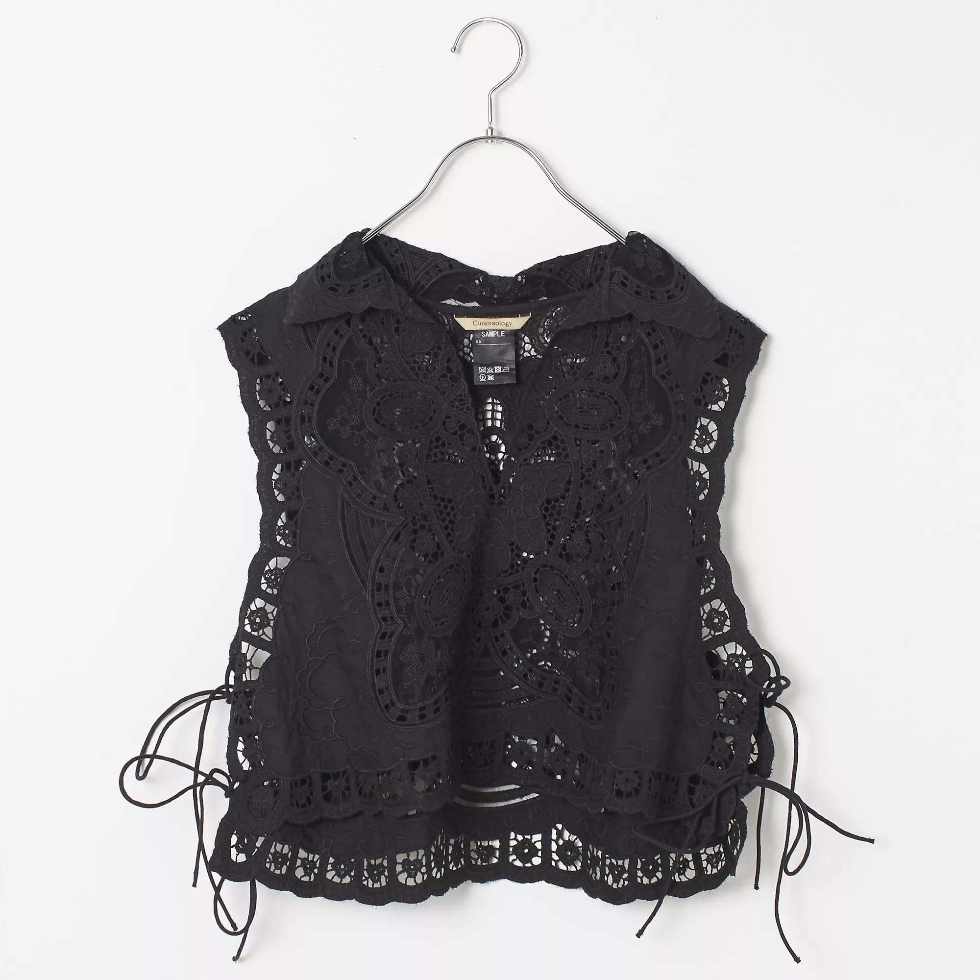 Curensology
【洗える】エンブロイダリーブラウス
￥26,400