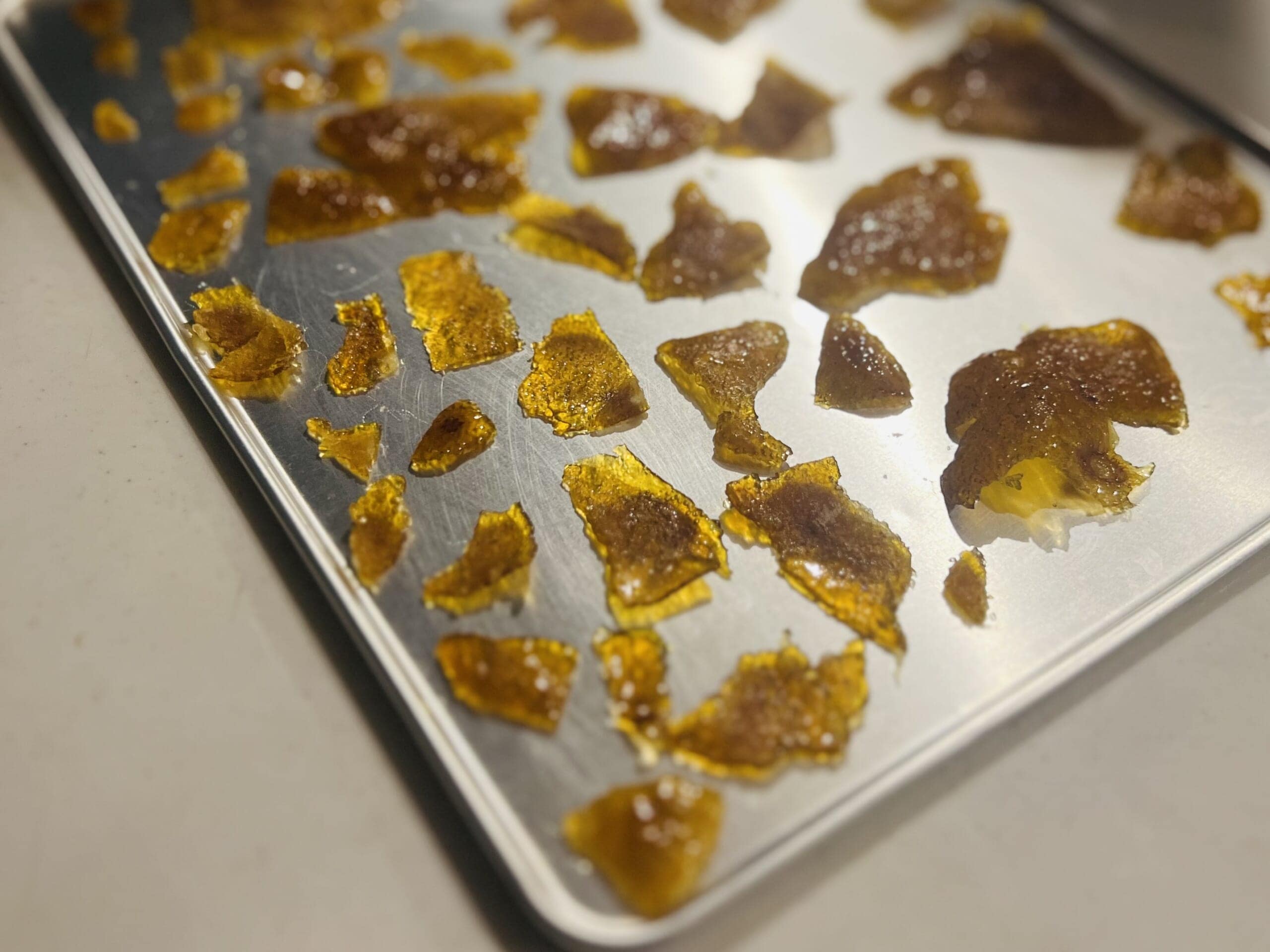 家族にはナッツ類やブランデーの風味があまり得意でないメンバーもいるので、みんなが食べられるものを作ることを念頭に置きました。
参考にしたのは、福田淳子さんの「本格シュトーレン」レシピです。材料の配合や工程がよく考えられていて、とても美味しく仕上がると感じたので選びました。