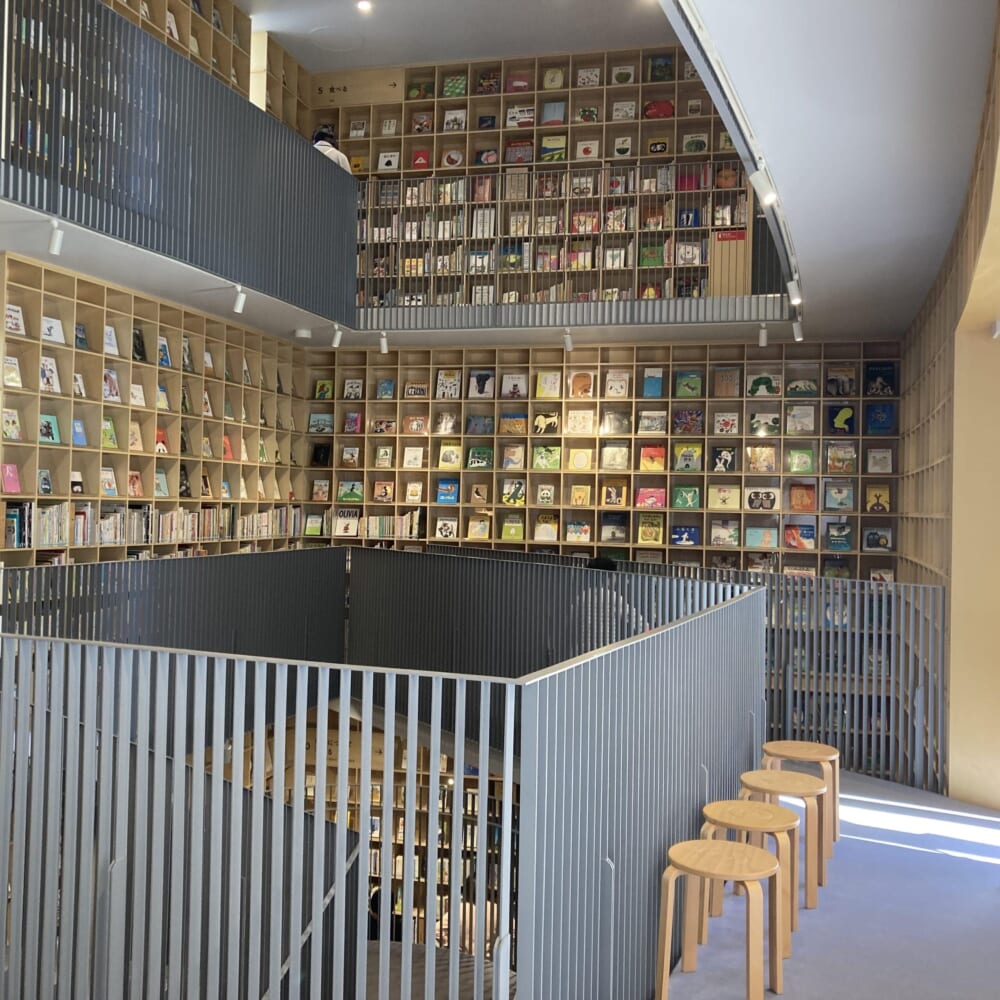 絵本
こども本の森