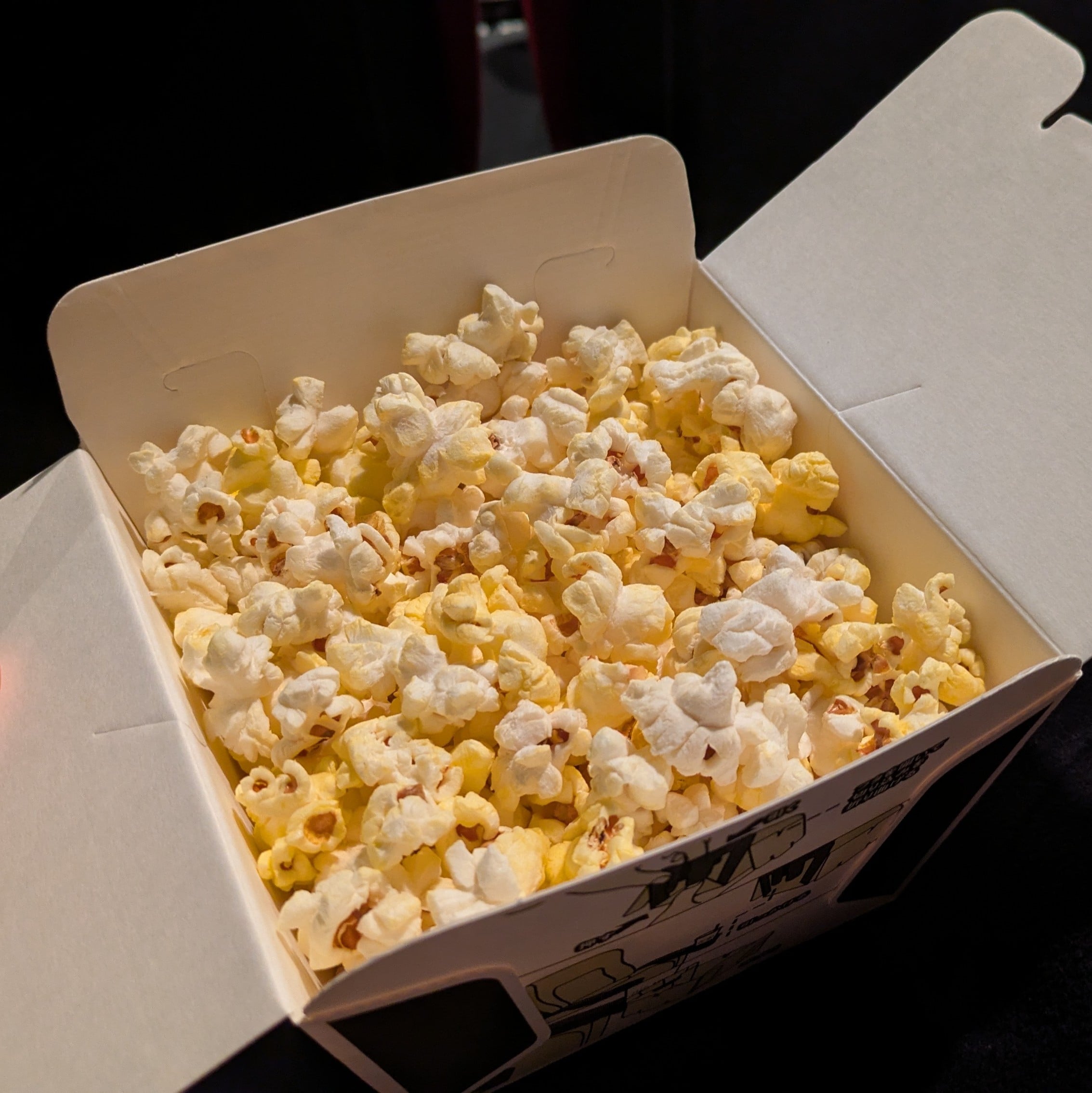 映画館でたべるポップコーン