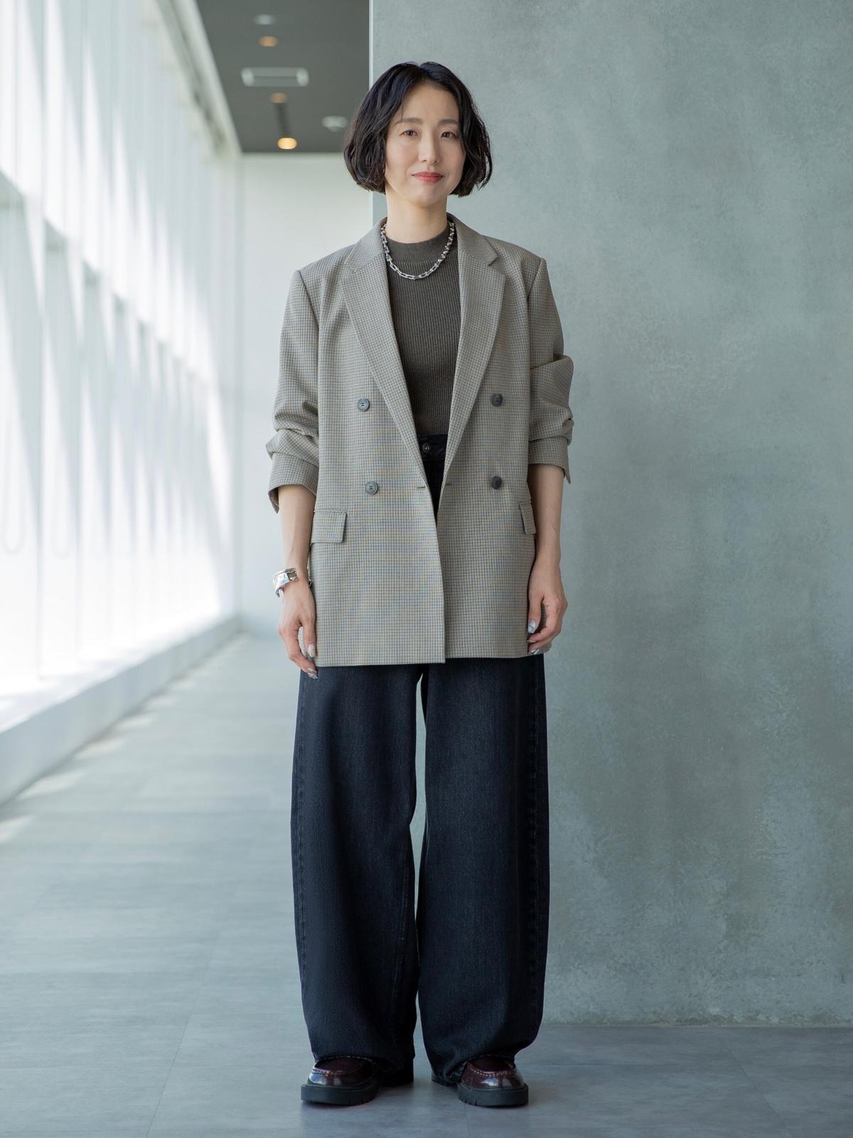 ユニクロ　バギーカーブジーンズ　ネイビー着用コーデ