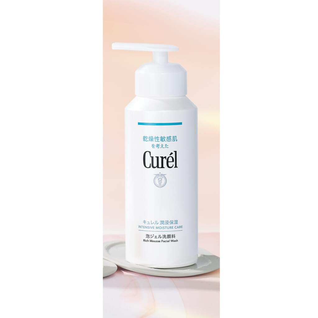 キュレル
潤浸保湿 泡ジェル洗顔料　（医薬部外品）  200g￥2090（編集部調べ）