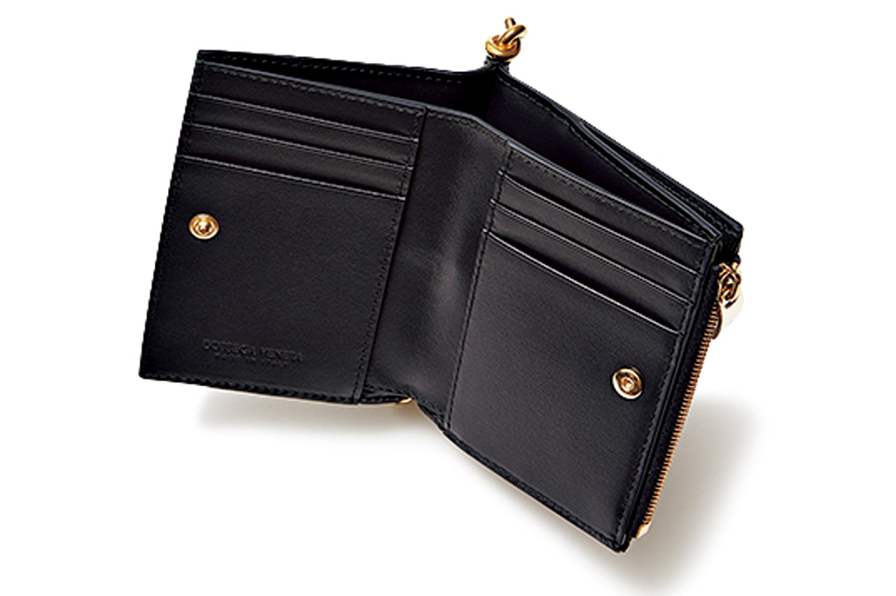 【BOTTEGA VENETA（ボッテガ・ヴェネタ）】「ソルスティス スモール 二つ折りウォレット」の中身