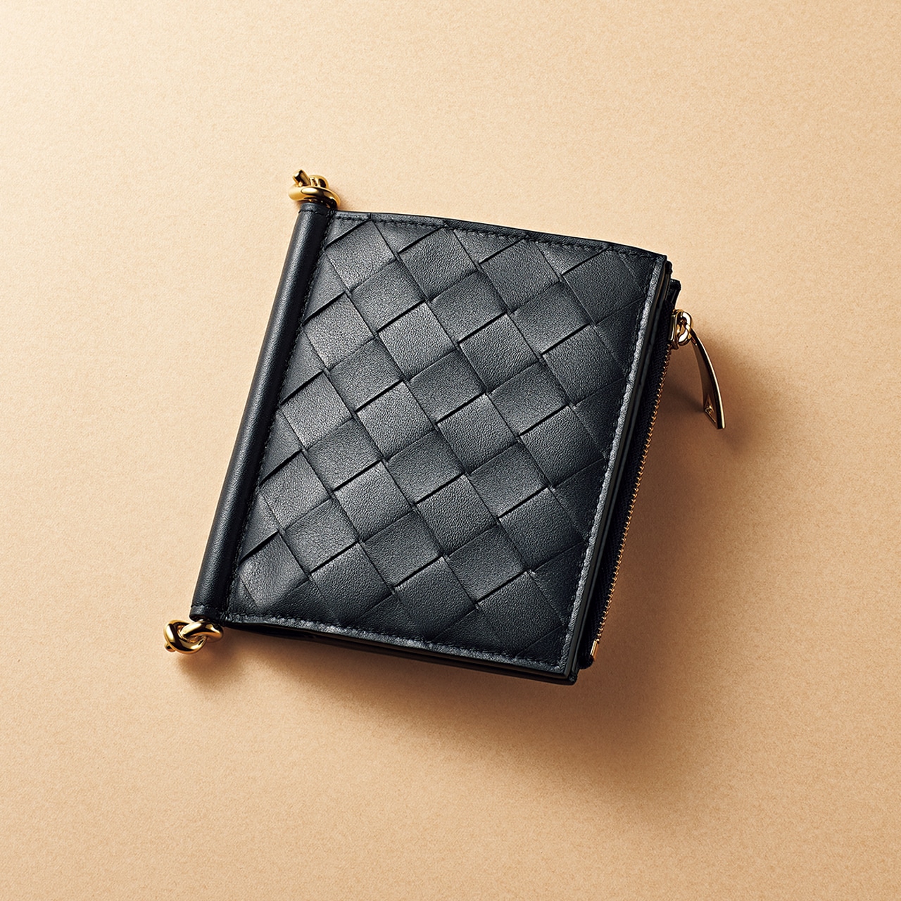 【BOTTEGA VENETA（ボッテガ・ヴェネタ）】「ソルスティス スモール 二つ折りウォレット」￥124300