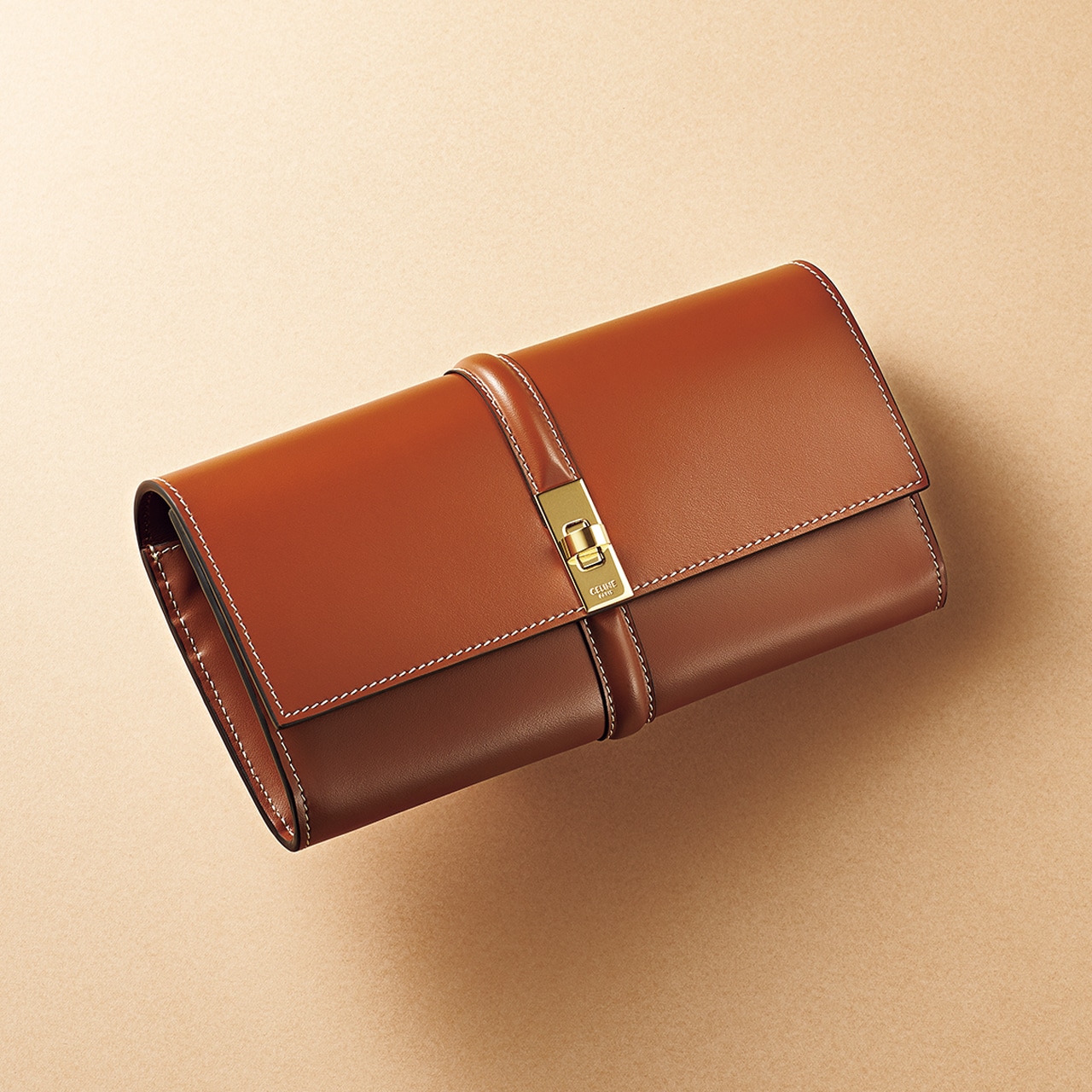 【CELINE（セリーヌ）】「16 ラージウォレット」￥132000（予定価格）