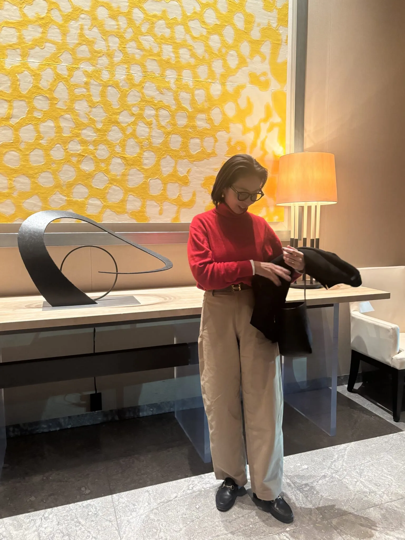 【ロンハーマン】赤カシミヤタートルニットのコーデ