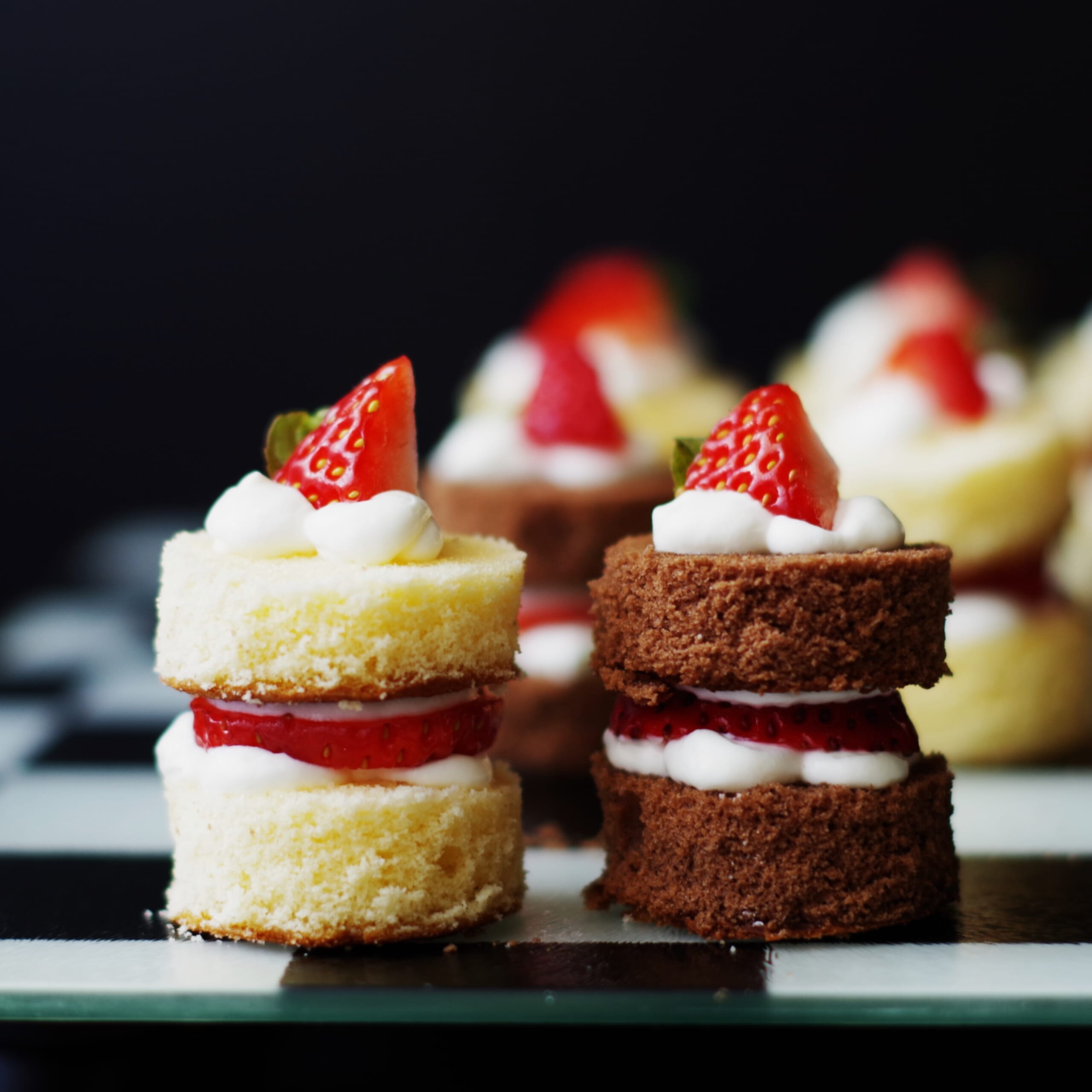 ミニショートケーキ　　いちご　スポンジ　生クリーム