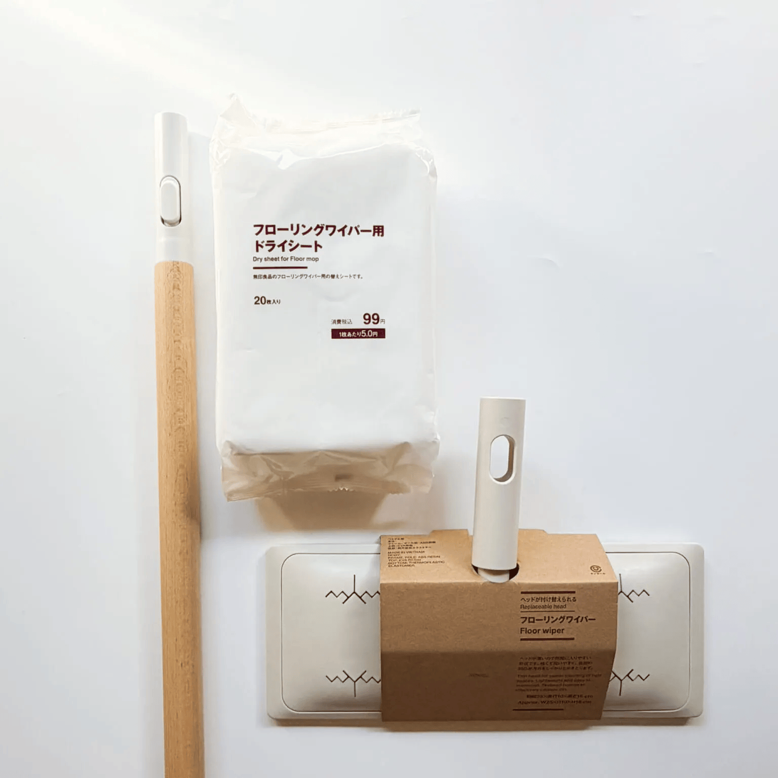 ヘッドが付け替えられる 木製ポール、フローリングワイパー、ドライシート集合