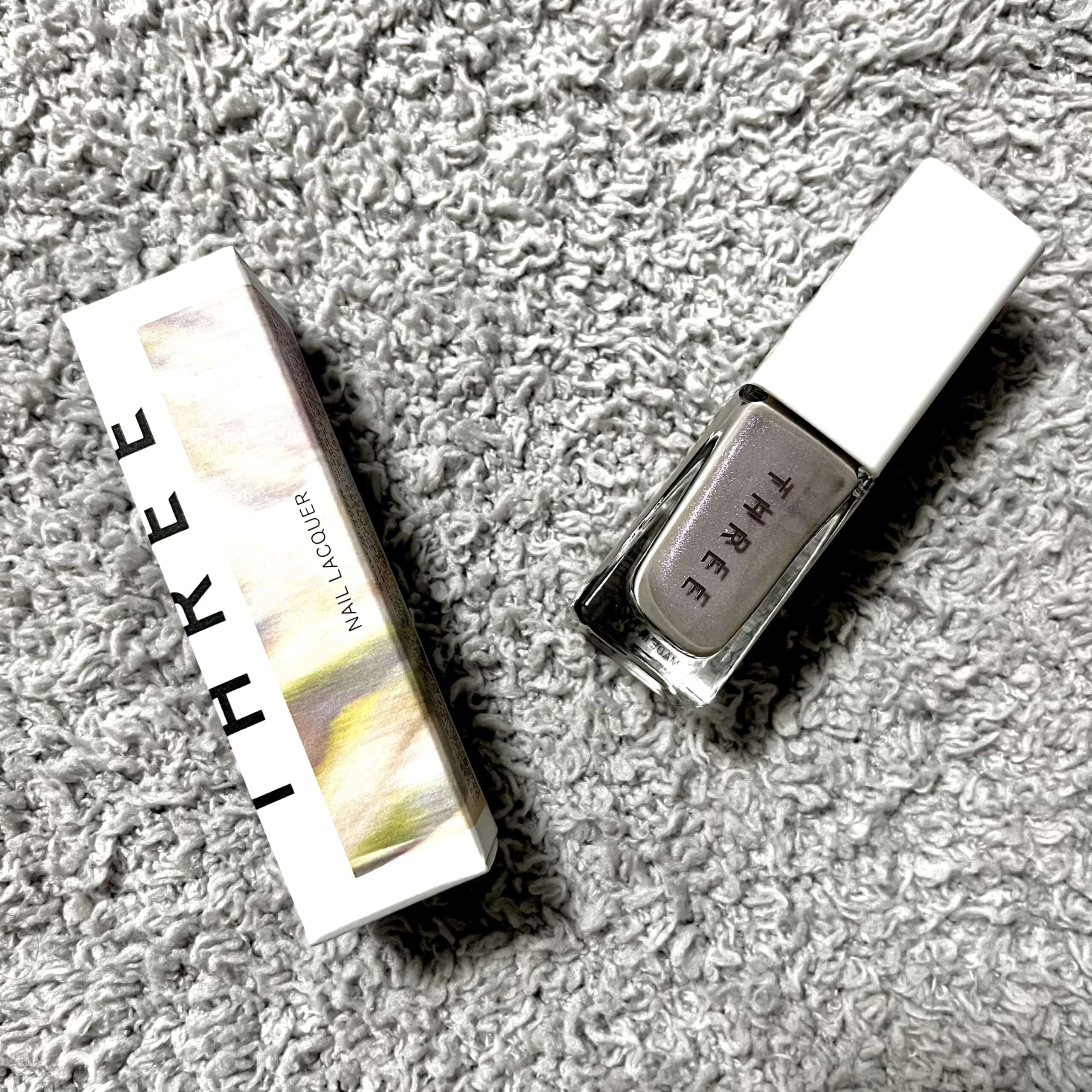 THREE「ネイルラッカー X10 LET THE LIGHT IN」