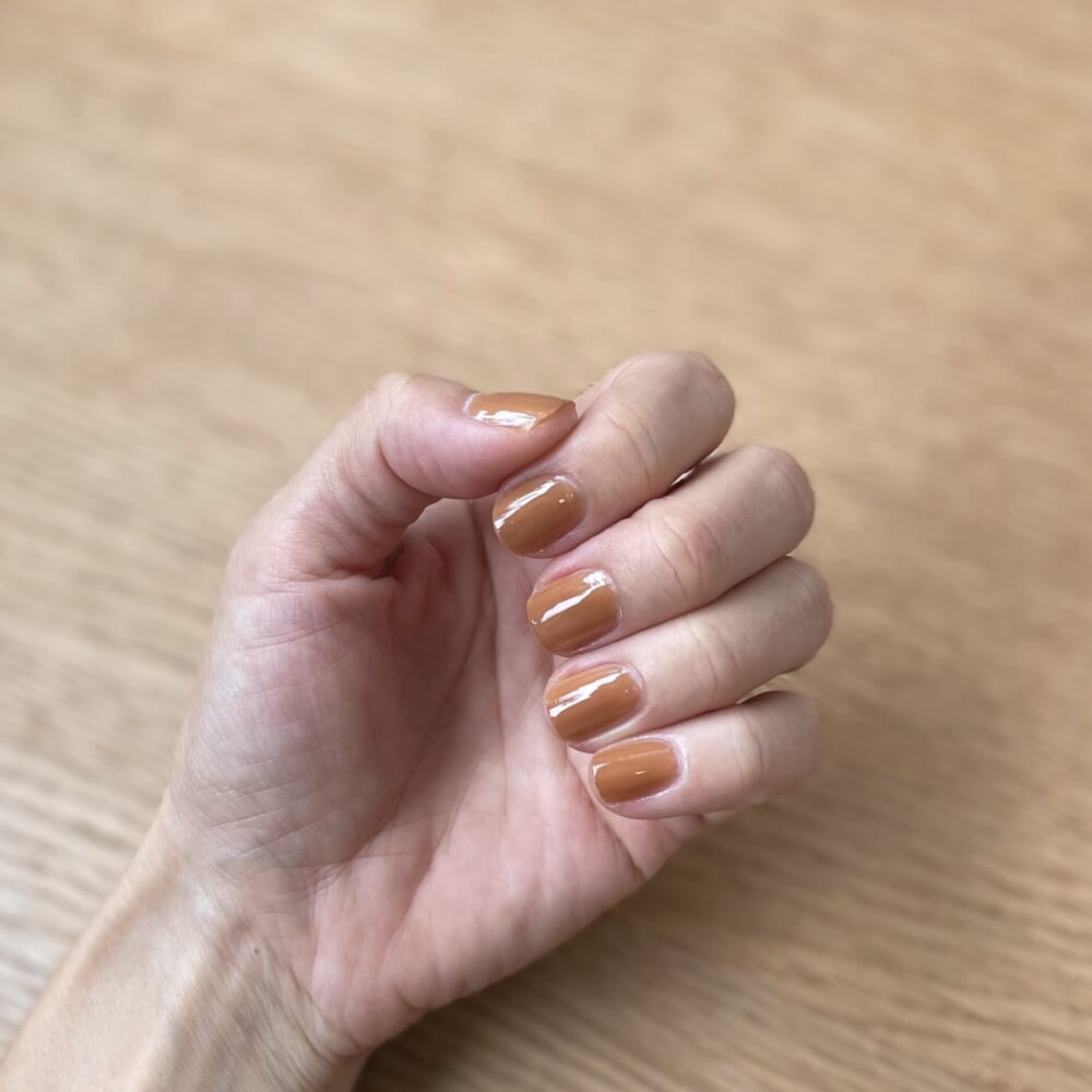 rihka「nail polish tan」二度塗りした爪
