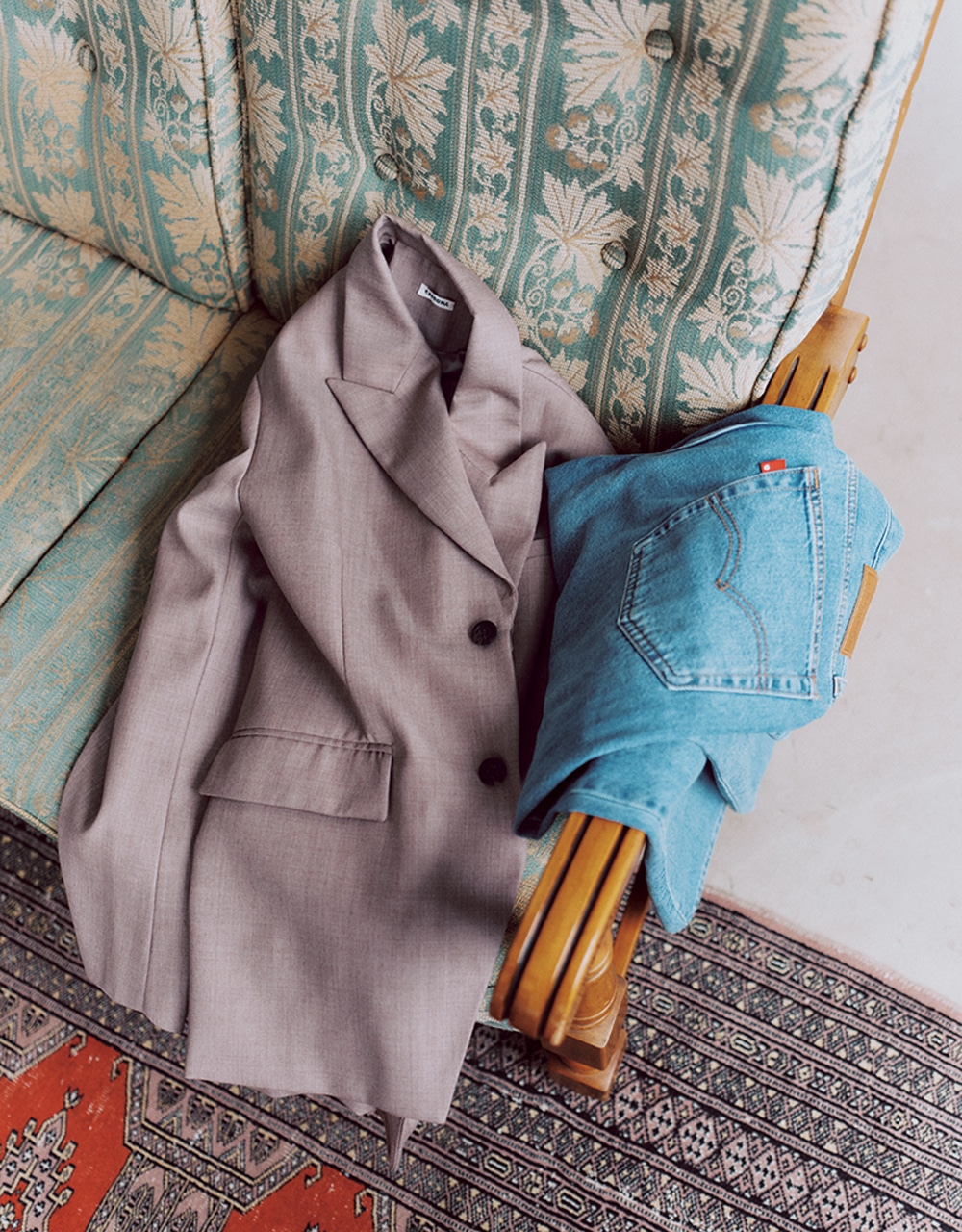 Jacket:CREDONADenim Pants:Levi’s