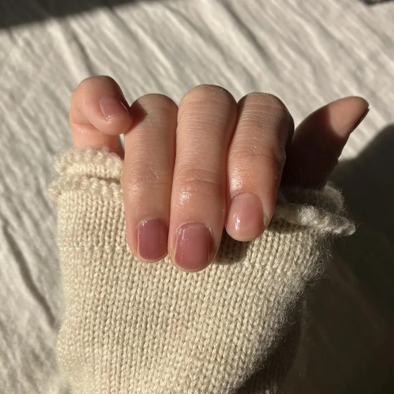 CANMAKE「カラフルネイルズ N95 あめもよう」塗った爪