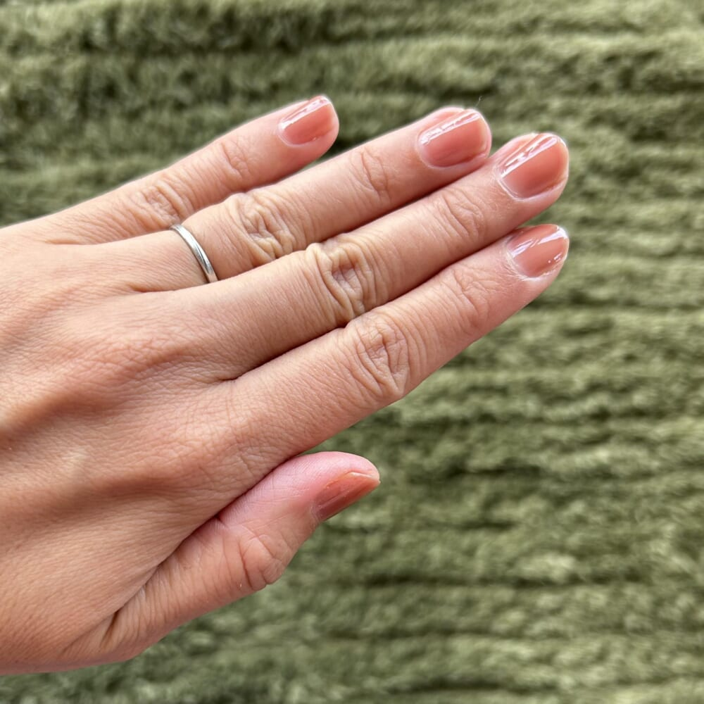 シュガードール「オールインワンネイル 28 アップルフィグ」二度塗りした爪