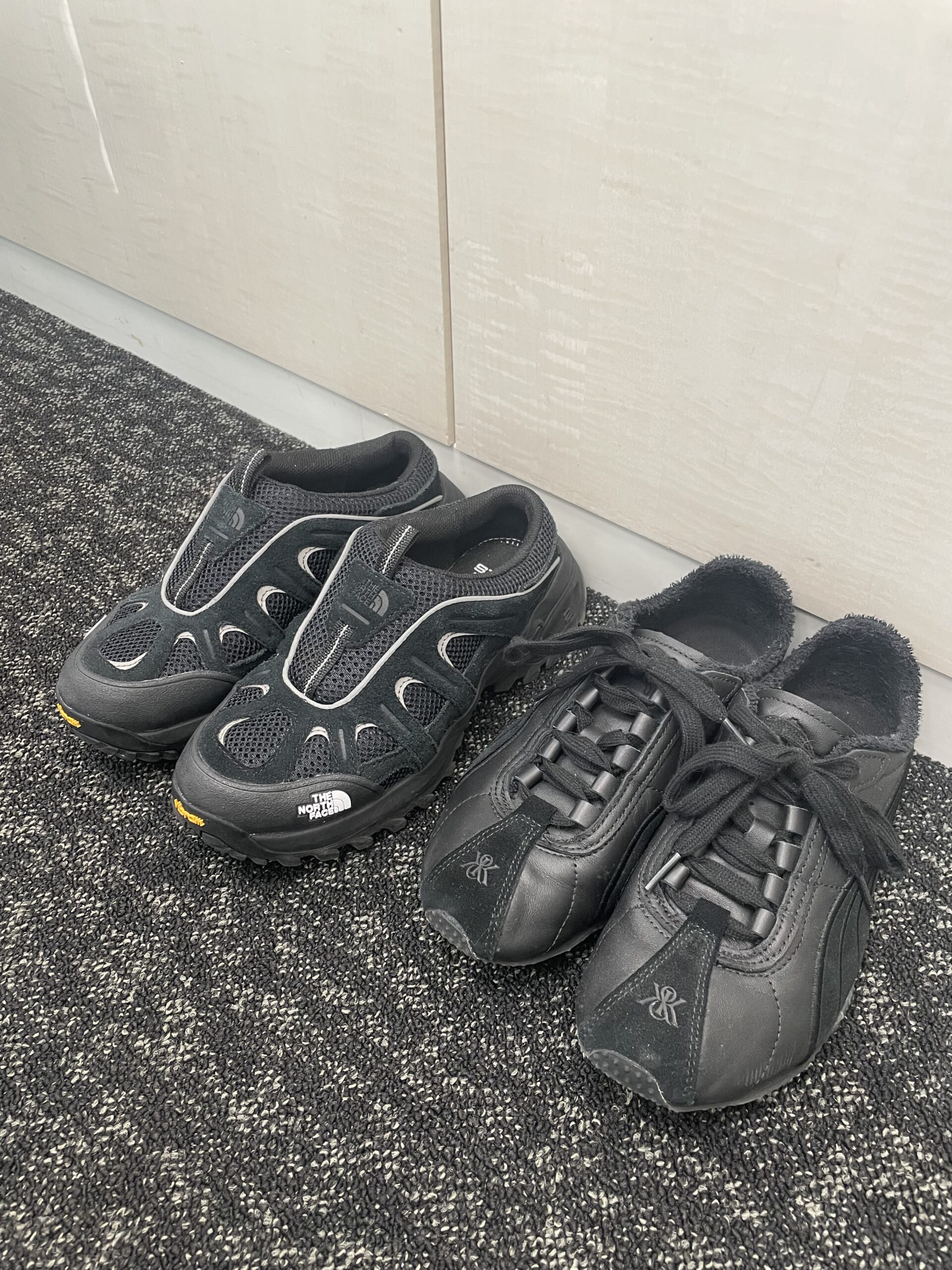 「ザ・ノース・フェイス」の「ヘッジホッグ RVST ミュール」
PUMAのスニーカーを