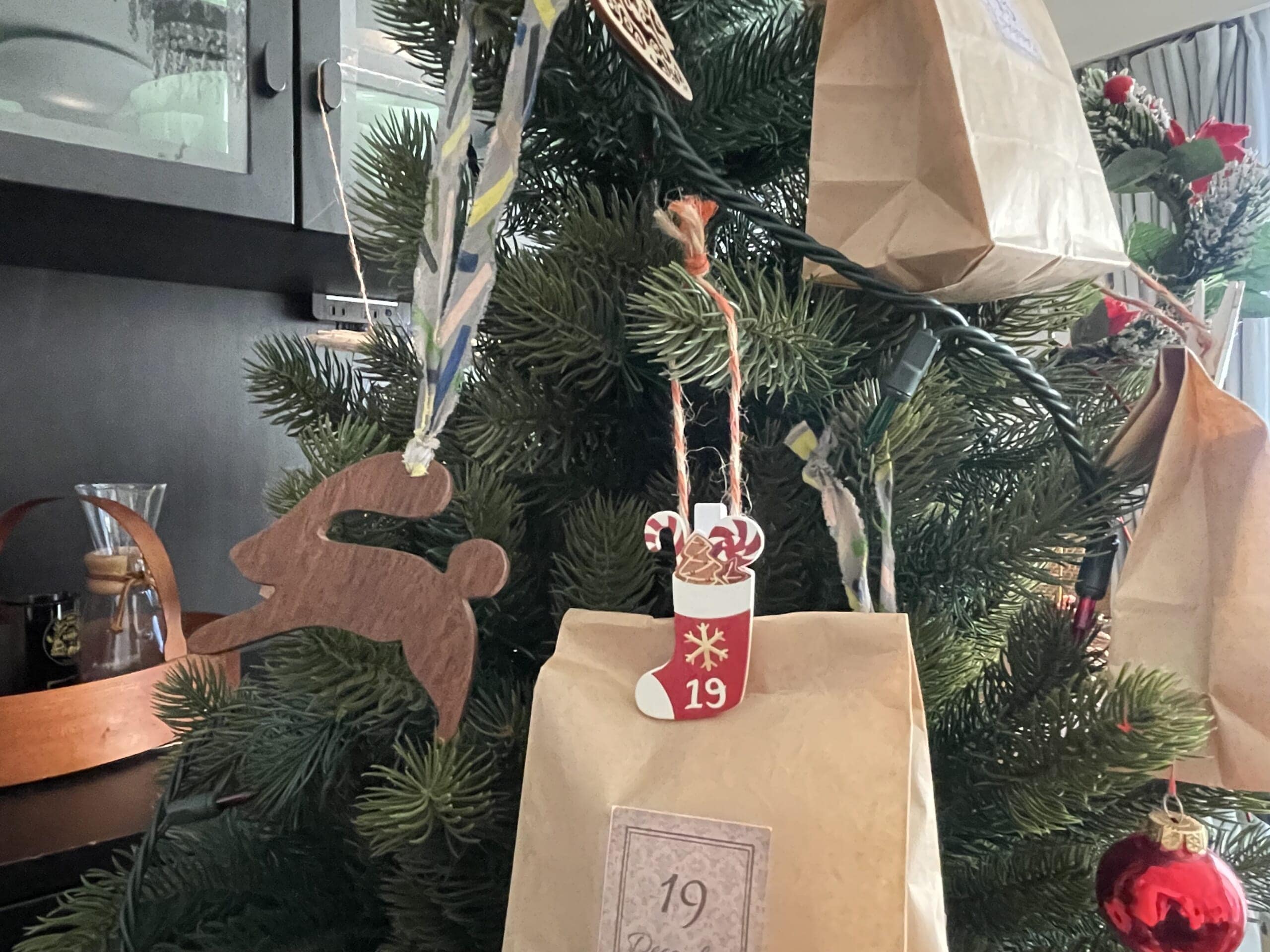 クリスマスツリーのオーナメントスタイルなアドベントカレンダー
